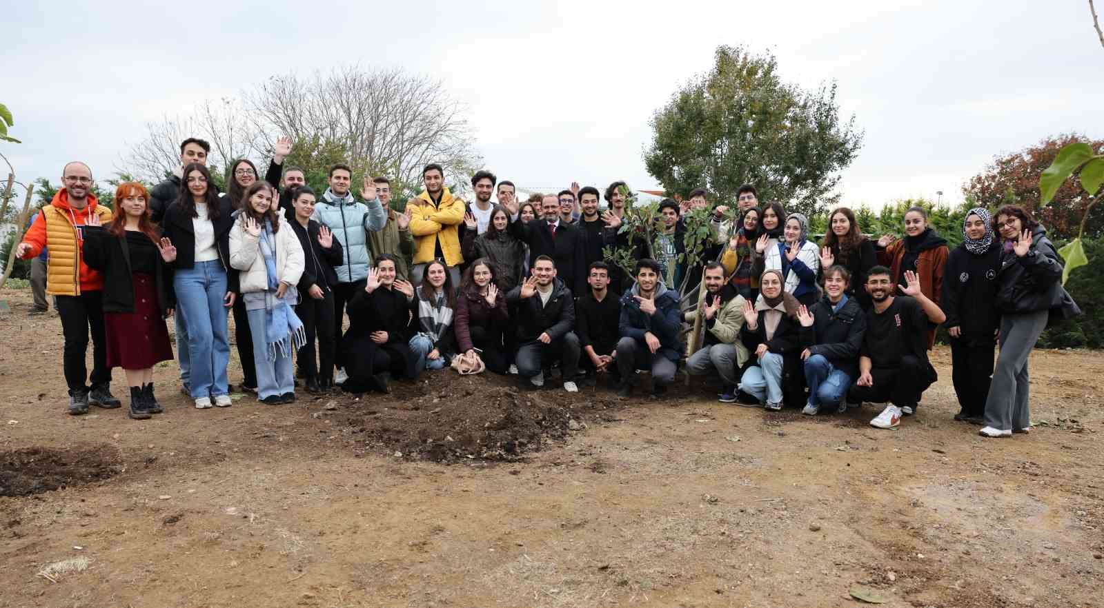 YTÜ, Milli Ağaçlandırma Günü’nde 113 ağacı toprakla buluşturdu
