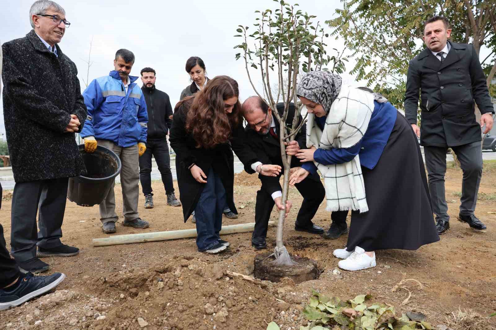 YTÜ, Milli Ağaçlandırma Günü’nde 113 ağacı toprakla buluşturdu
