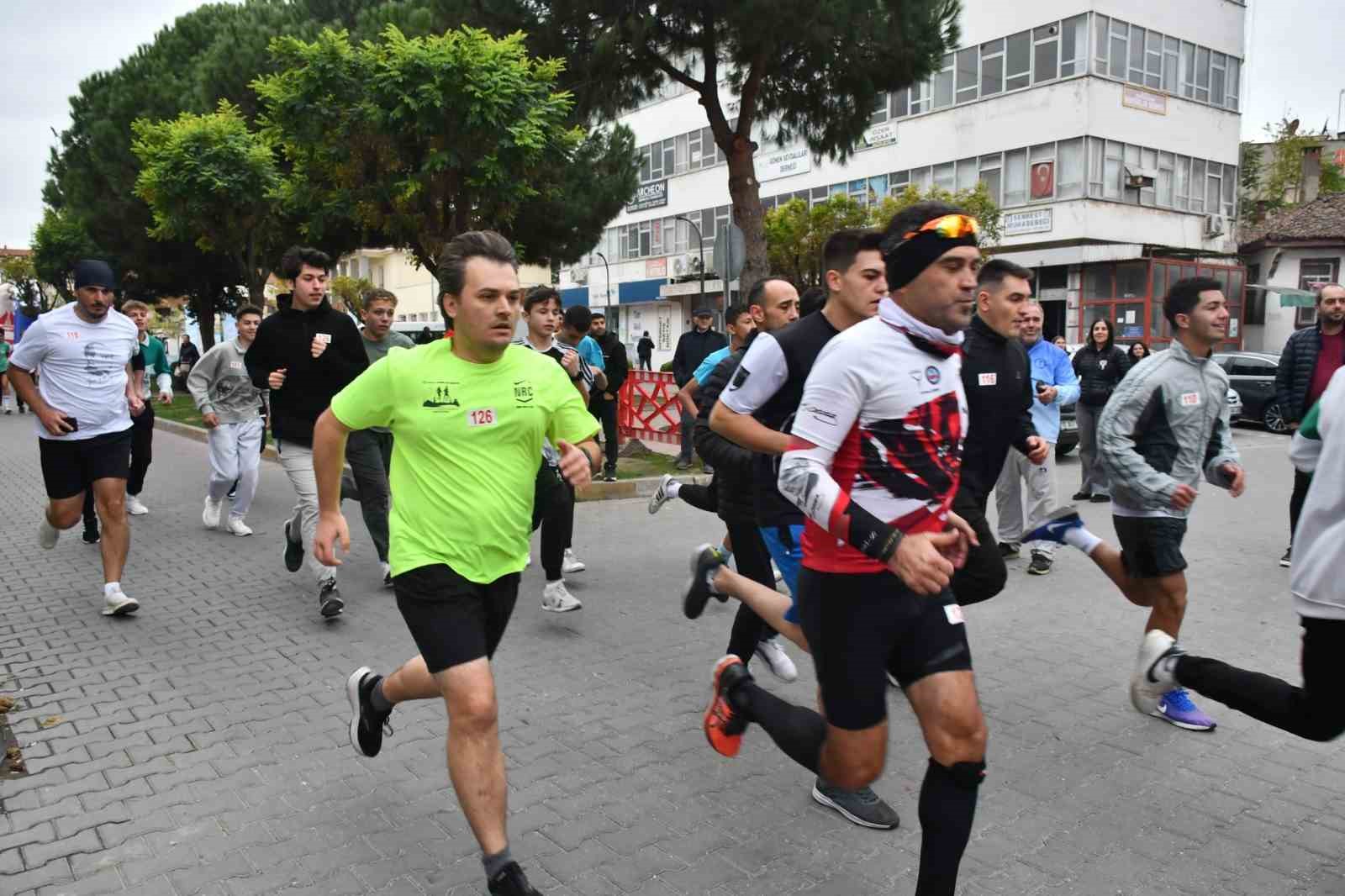 Balıkesir’de Ata’ya saygı etkinliklerine yoğun ilgi
