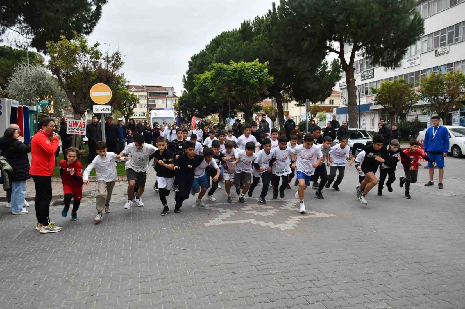 Balıkesir’de Ata’ya saygı etkinliklerine yoğun ilgi
