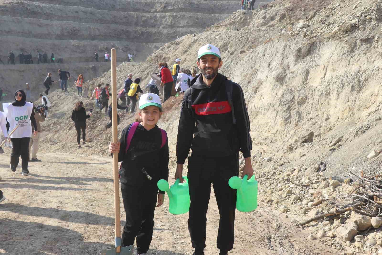 Denizli’de Milli Ağaçlandırma Gününde 5 bin 916 fidan toprakla buluştu
