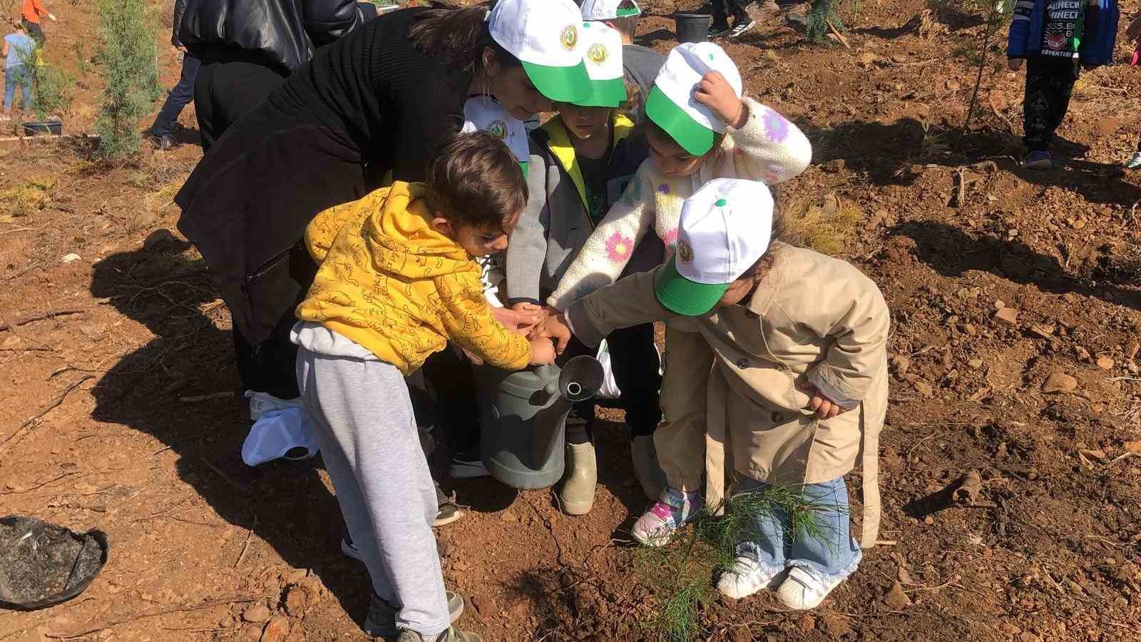 Datça’da 2 bin 200 adet fidan toprakla buluştu
