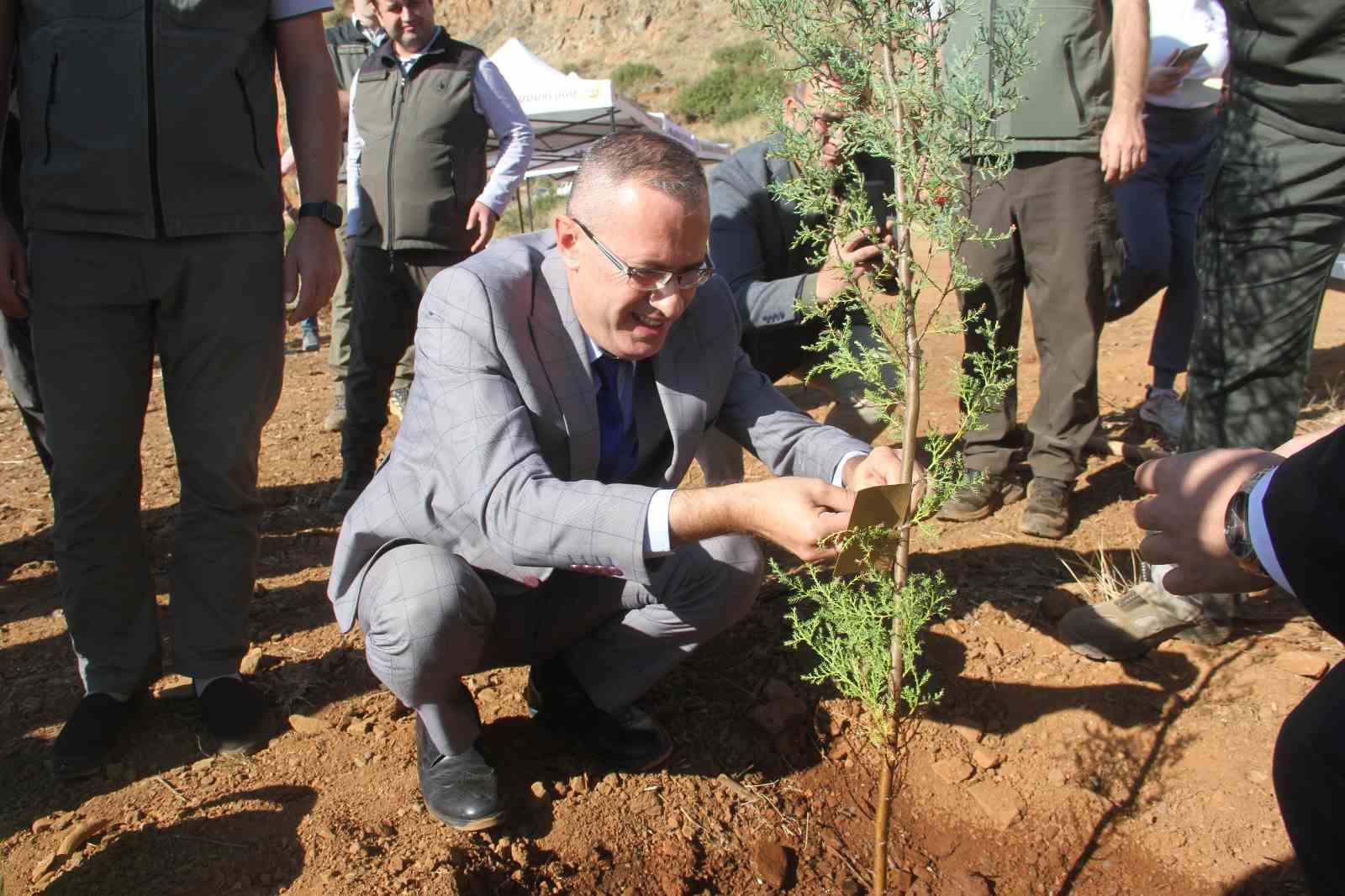 Fethiye’de geleceğe nefes için 5 bin fidan toprakla buluştu
