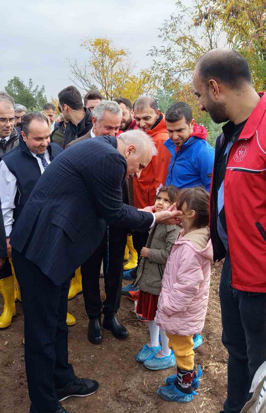 Diyarbakır’da fidanlar toprakla buluştu
