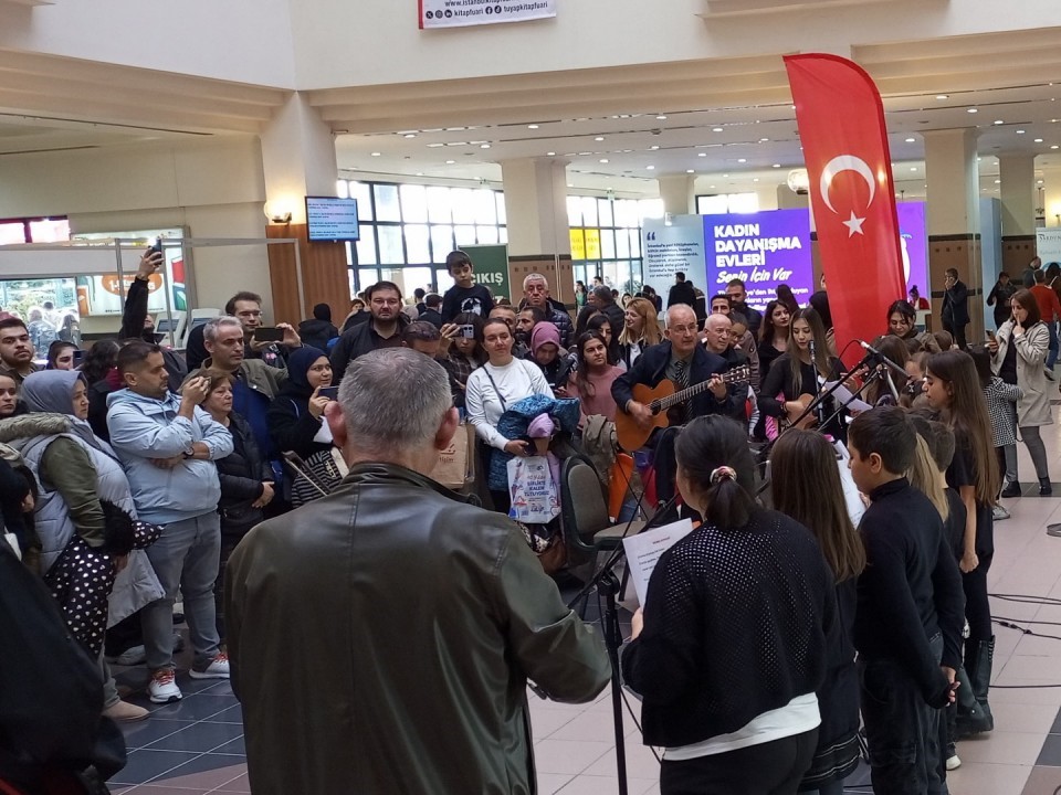 Silivri Belediyesi Kültür Merkezi Çocuk Korosu 10 Kasım özel performansı
