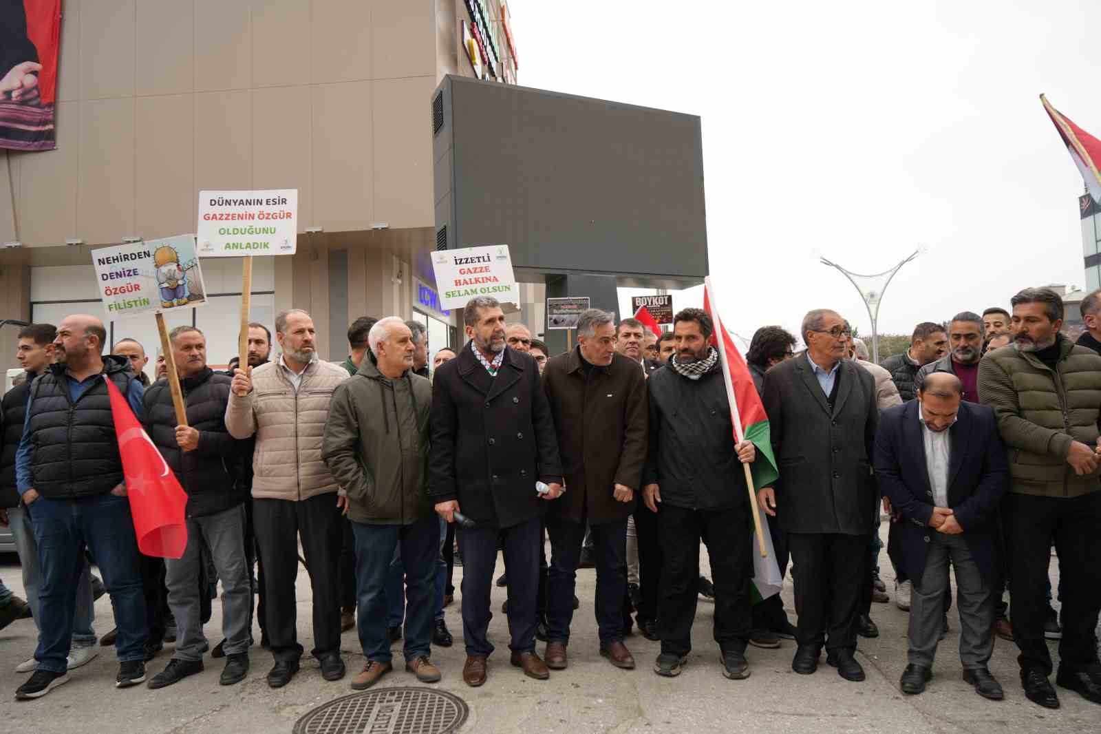 Erzincan’da Meydan24 AVM’de açılacak olan Starbucks boykot edildi
