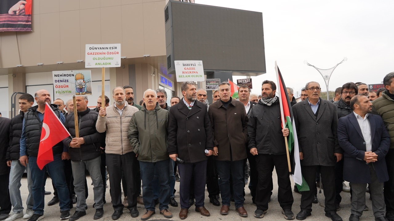 Erzincan’da Meydan24 AVM’de açılacak olan Starbucks boykot edildi
