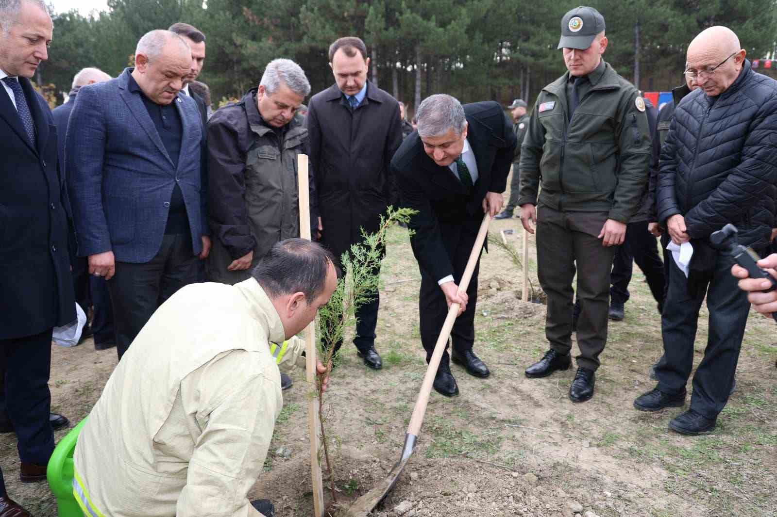 ‘Geleceğe Nefes’ için fidanlar toprakla buluştu
