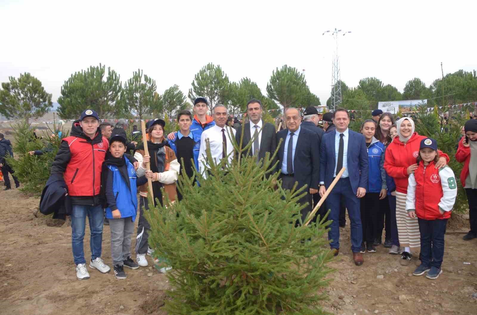 Zonguldak‘ta 23 bin 500 fidan toprakla buluşturuldu
