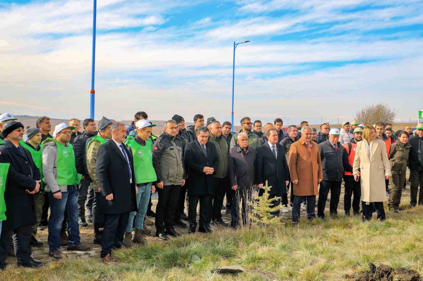 Ardahan’da 500 adet fidan toprakla buluştu
