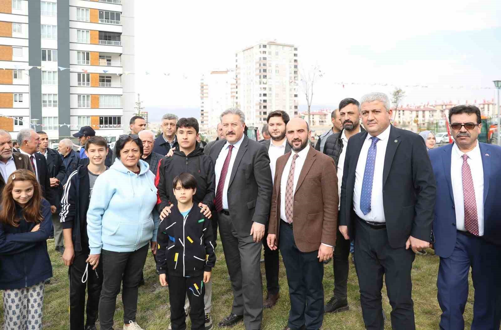 Başkan Palancıoğlu’nun yeşil projesi: “Melikgazi’de fidan değil: ağaç dikiyoruz”
