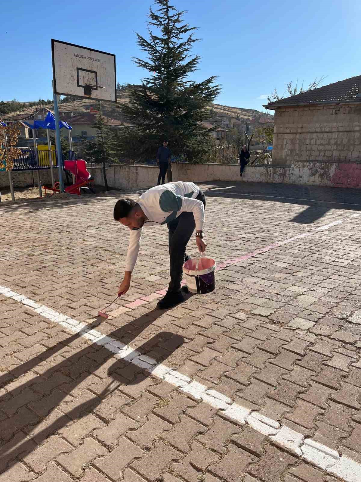 Bünyan’da okul yolları renklendirildi
