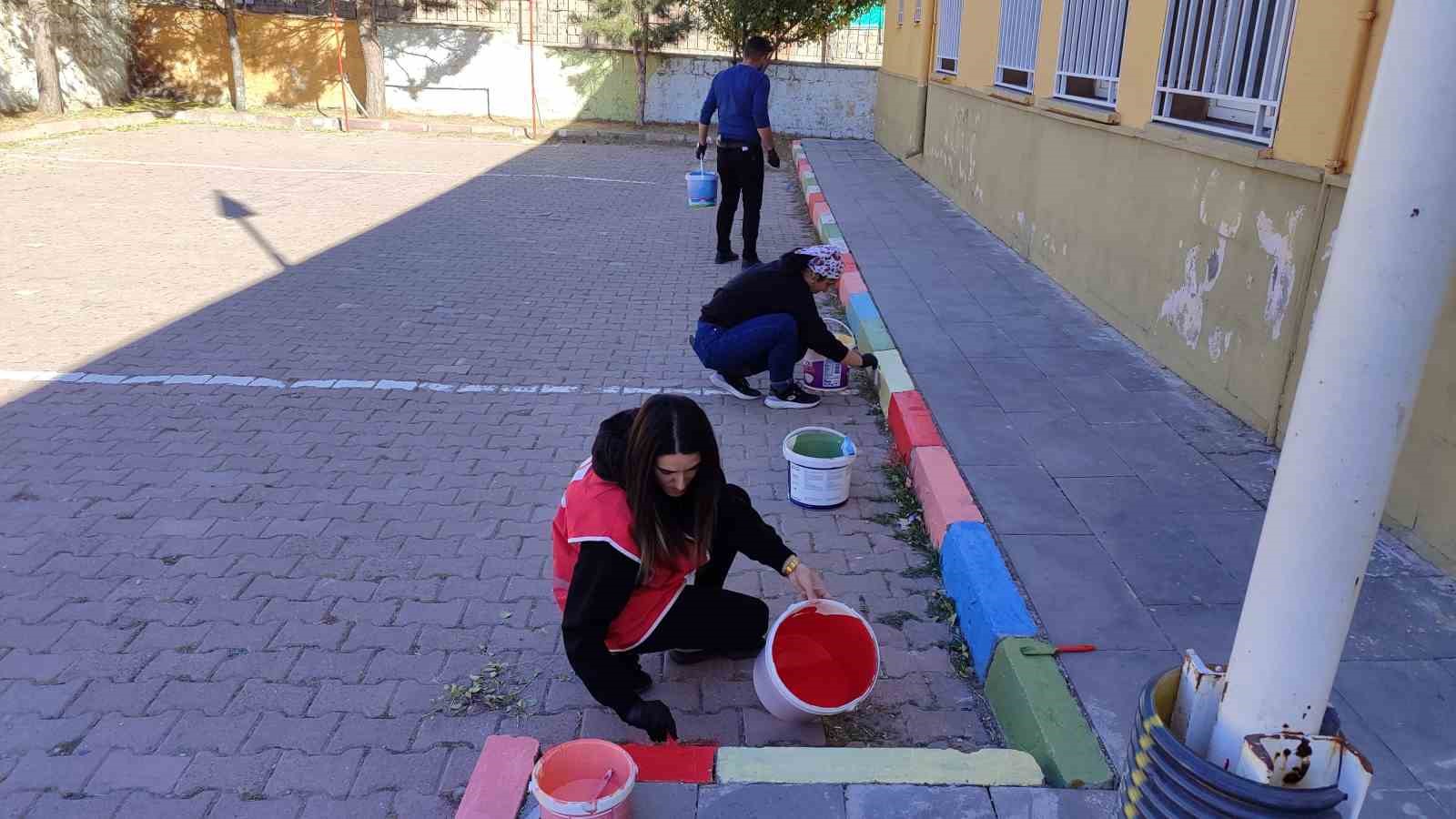 Bünyan’da okul yolları renklendirildi
