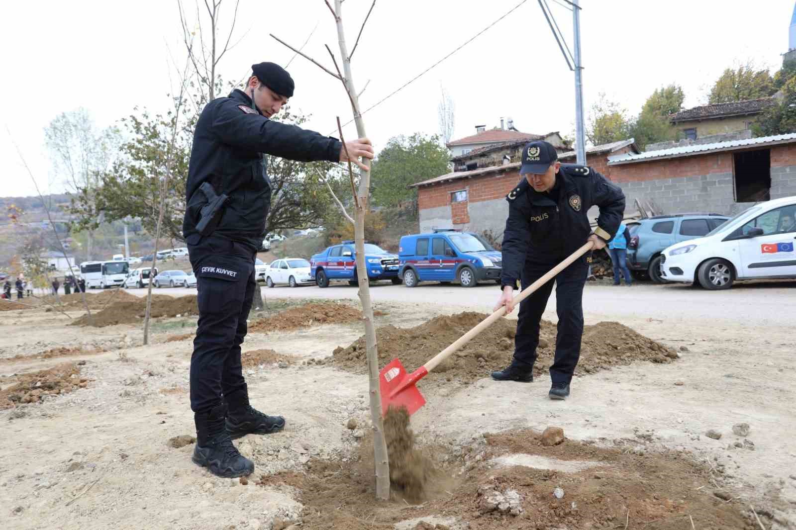 İnegöl’de fidanlar toprakla buluştu
