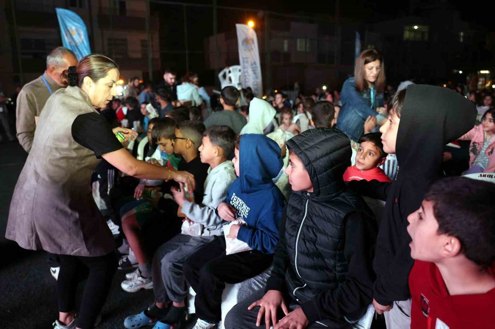 Akdeniz Belediyesinden çocuklara tatil hediyesi
