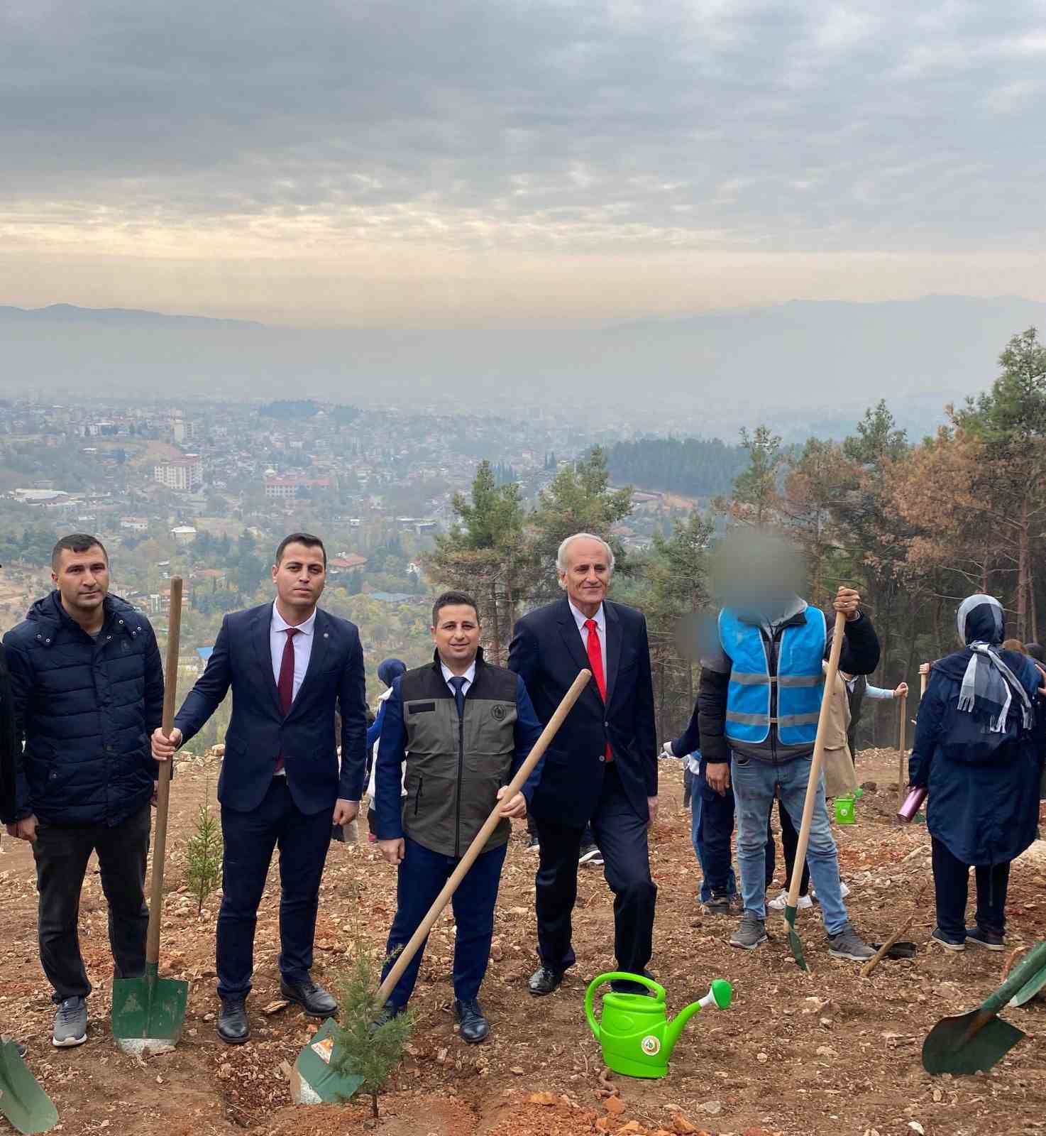 Kahramanmaraş’ta denetimli hükümlüler fidan dikti
