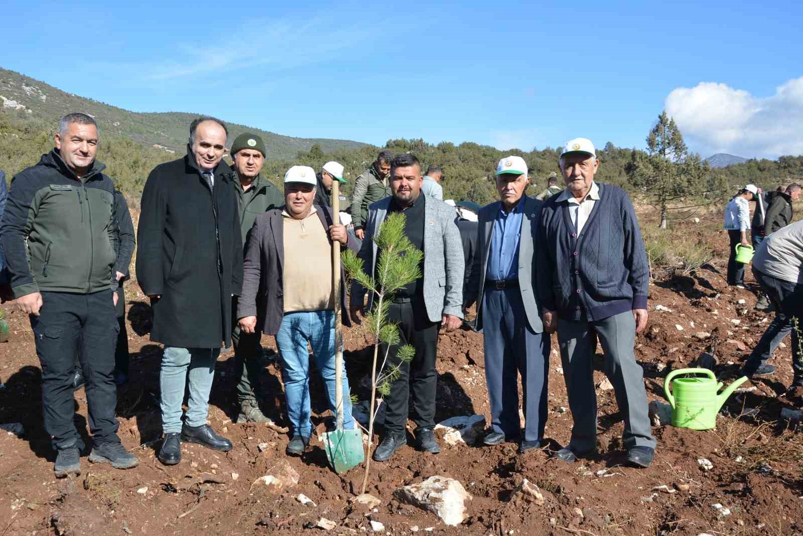 Korkuteli’nde 500 fidan toprakla buluştu
