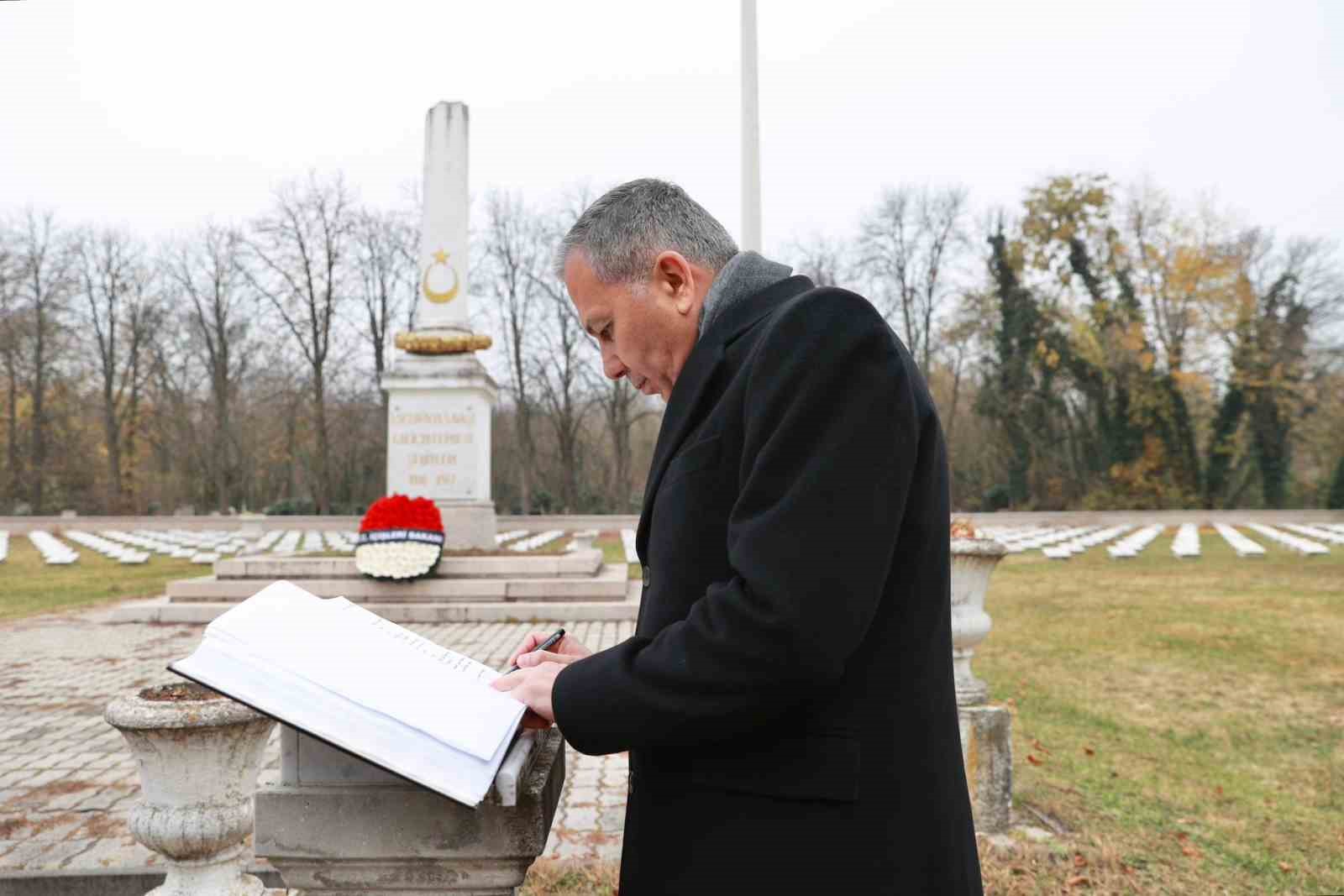 Bakan Yerlikaya, Budapeşte’de Galiçya Türk Şehitliğini ziyaret etti
