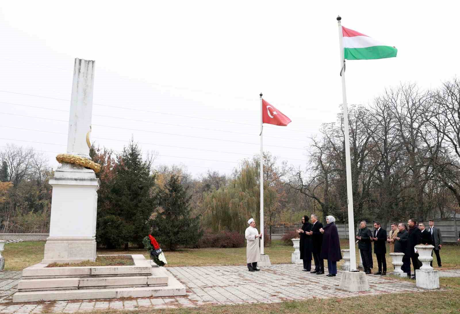 Bakan Yerlikaya, Budapeşte’de Galiçya Türk Şehitliğini ziyaret etti
