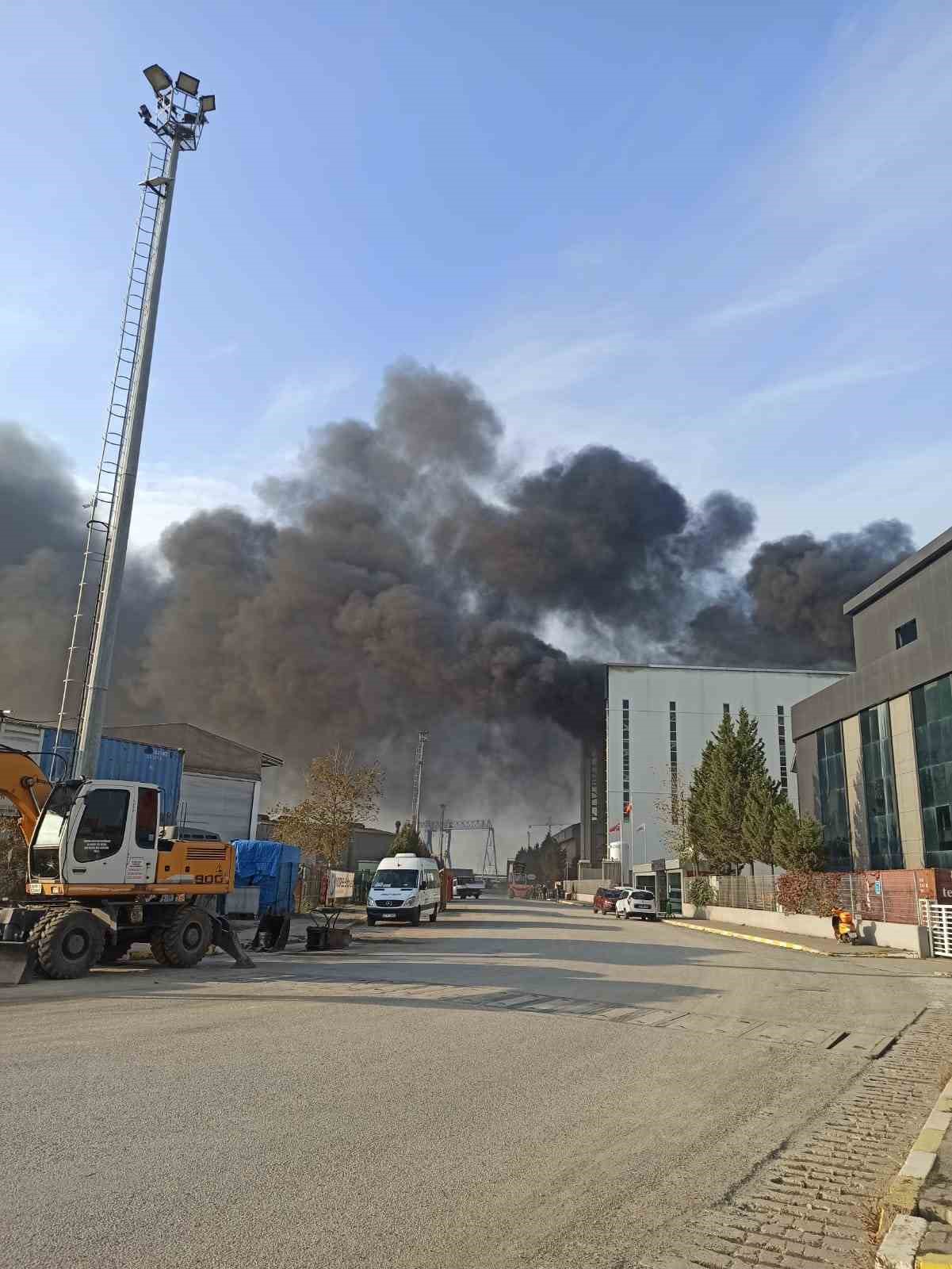 Tersanede yangın çıktı, erken müdahale faciayı önledi
