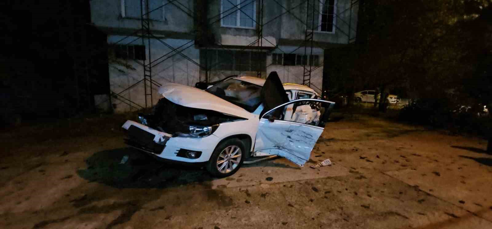 Sakarya’da ambulans ve üç aracın karıştığı zincirleme kaza kamerada: 1 ölü, 3 yaralı
