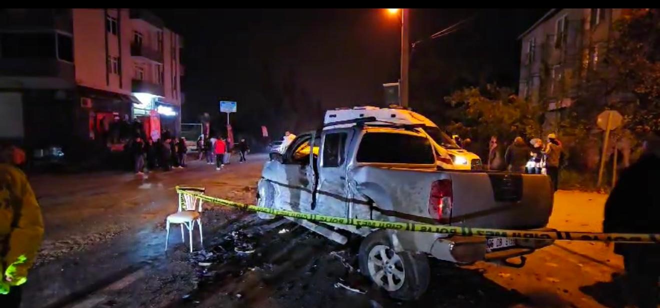 Sakarya’da ambulans ve üç aracın karıştığı zincirleme kaza kamerada: 1 ölü, 3 yaralı
