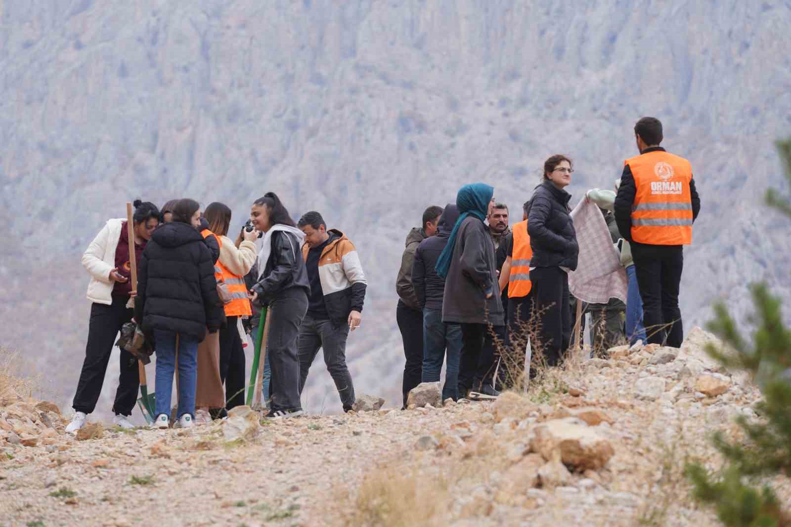 Kemaliye’de geleceğe nefes için fidan dikildi
