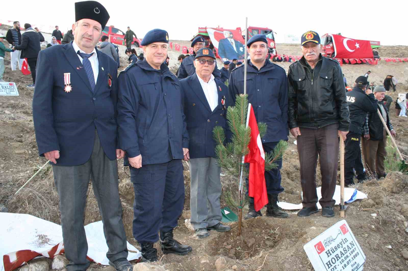 Bozüyük’te Şehitler Ormanı için 1111 adet fidan dikildi
