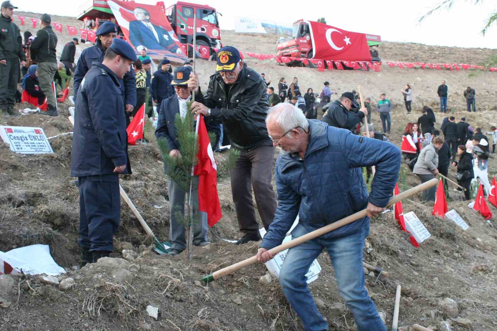 Bozüyük’te Şehitler Ormanı için 1111 adet fidan dikildi
