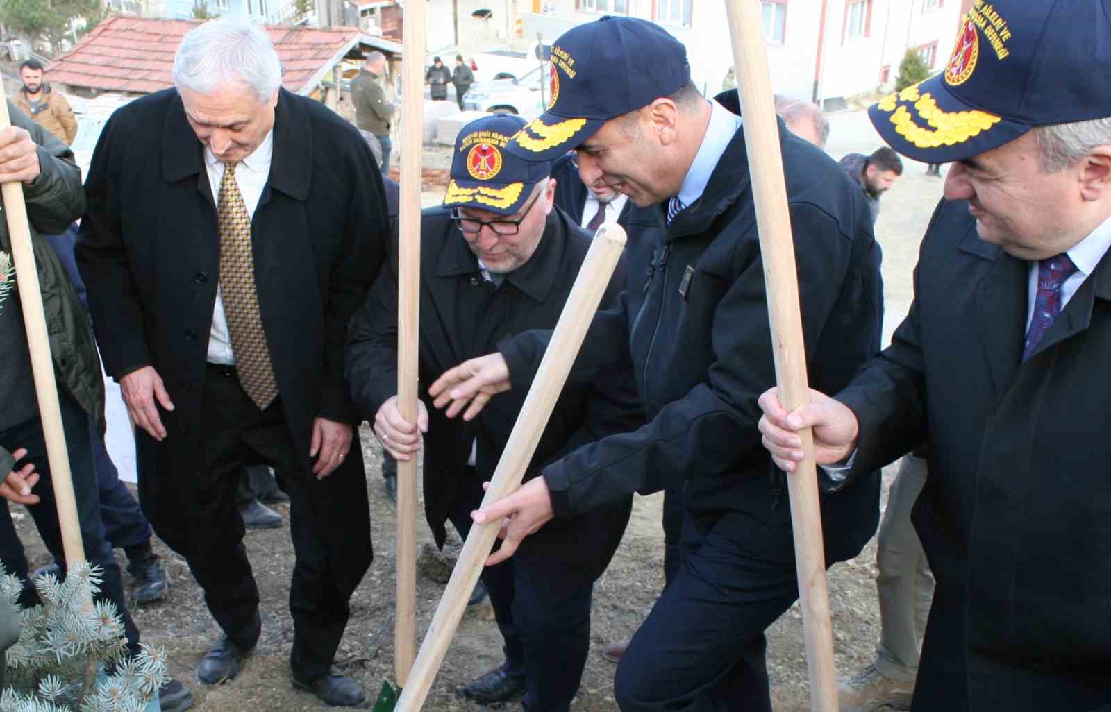 Bozüyük’te Şehitler Ormanı için 1111 adet fidan dikildi
