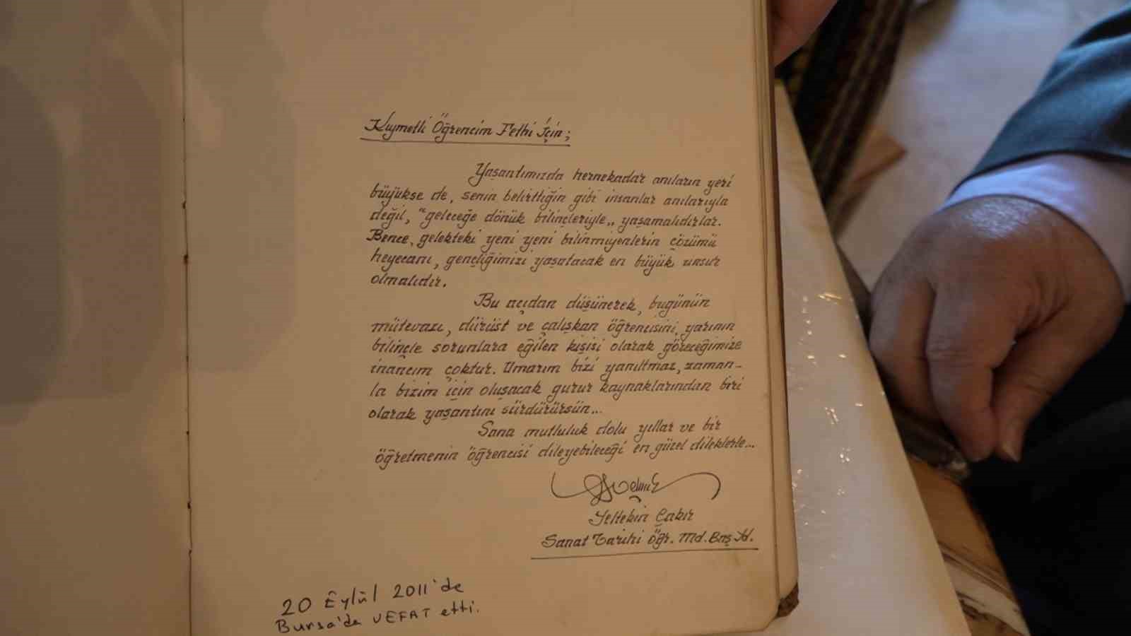 49 yıllık hatıralarını okulun müzesine hediye etti
