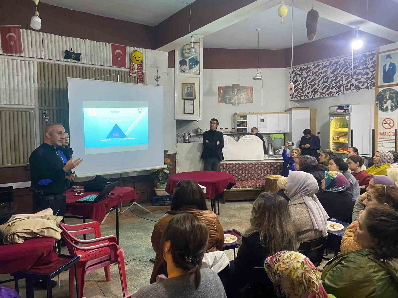 Zonguldak Emniyet Müdürlüğü’nden vatandaşlara bilgilendirme eğitimi
