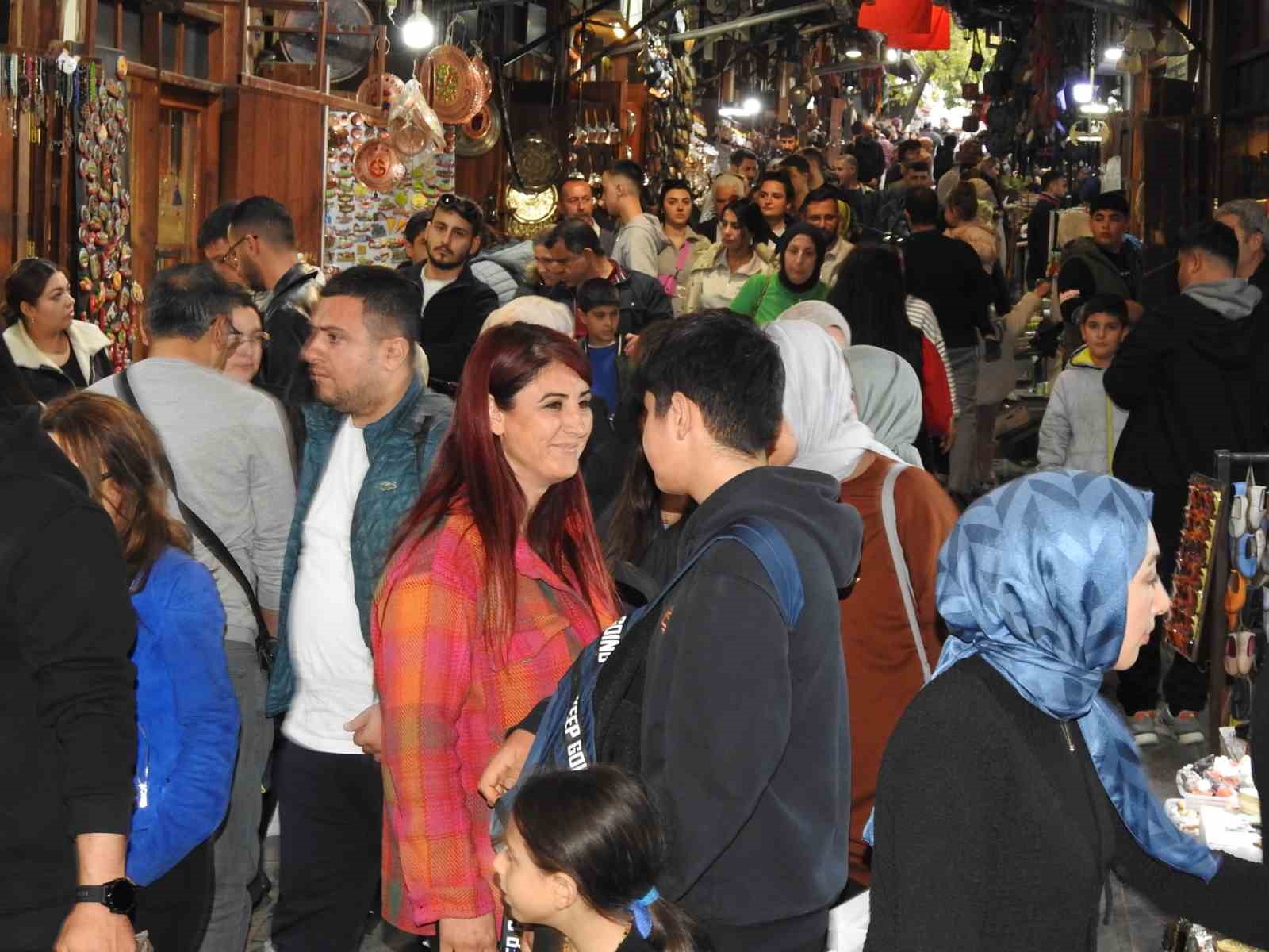 Gaziantep’in tarihi mekanları ara tatilde turist akınına uğradı
