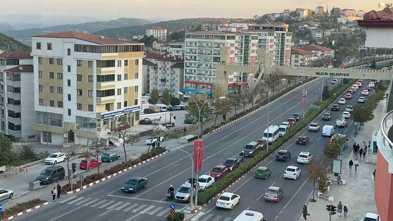 Bilecik araç trafiğinden yaşanmaz bir şehir haline geldi
