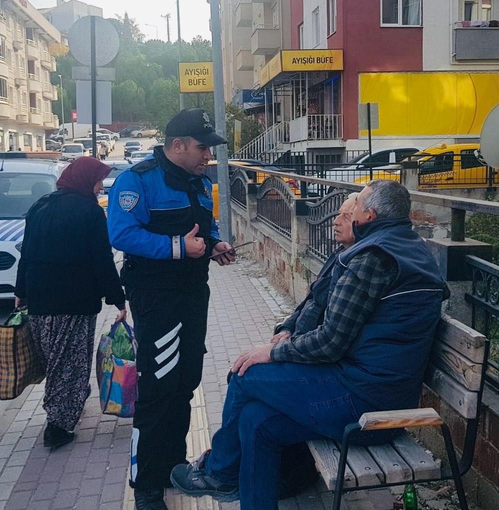 Bilecik’te Emniyet ekipleri vatandaşları bilgilendirdi
