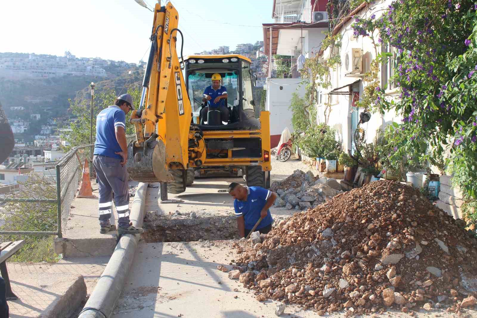 Finike Eski Mahallesi’nin kanalizasyon sorunu çözülüyor
