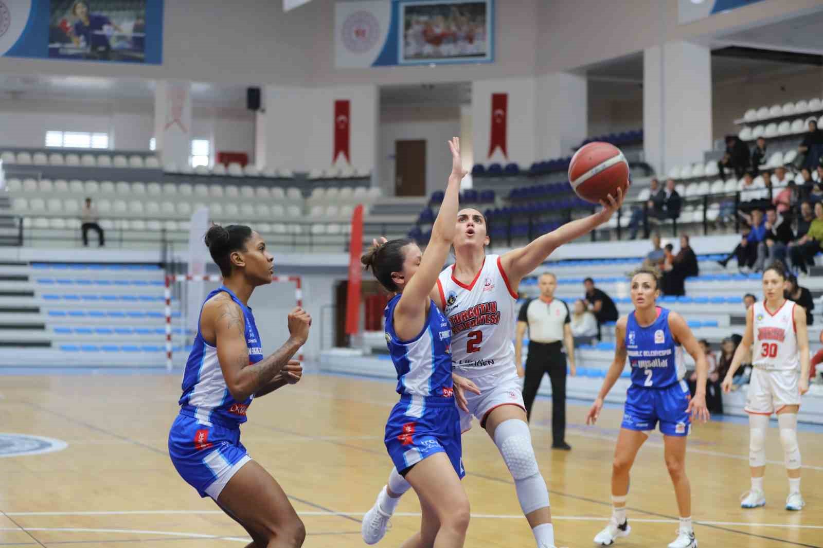 Manisa’nın tek kadın basketbol takımının rakibi Mersin ekibi
