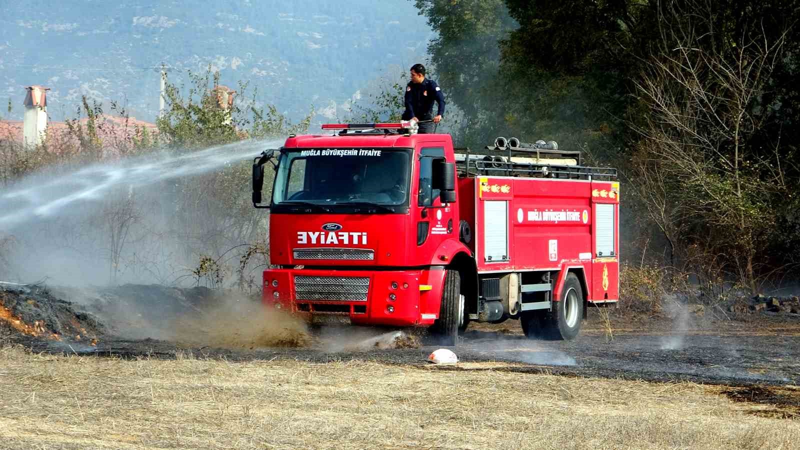 Yeniköy’de anız yangını hızlı müdahale ile söndürüldü
