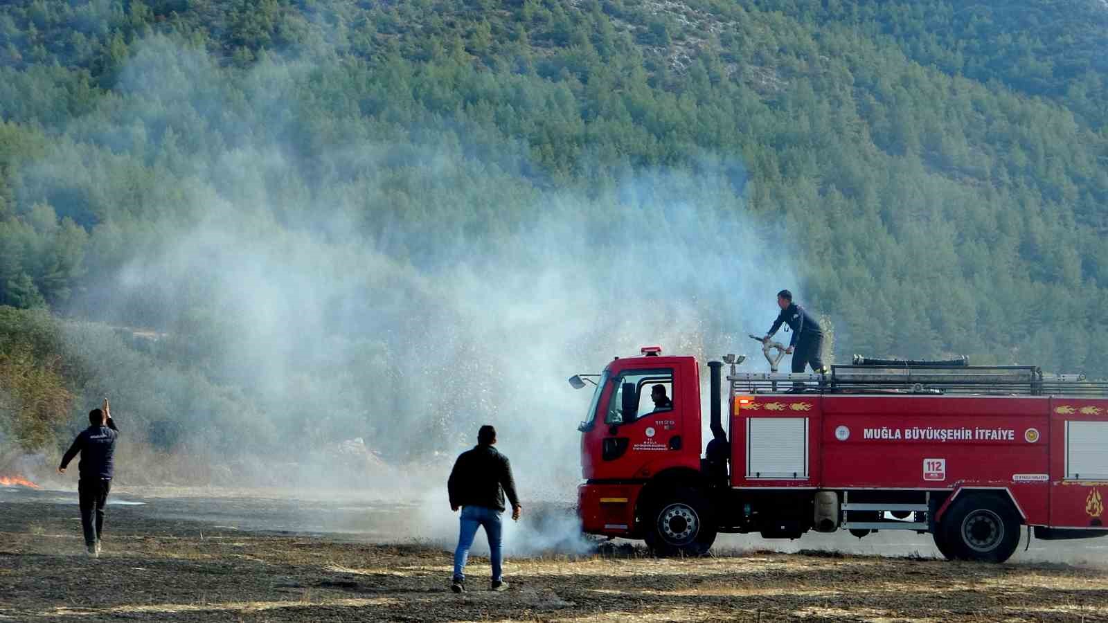 Yeniköy’de anız yangını hızlı müdahale ile söndürüldü
