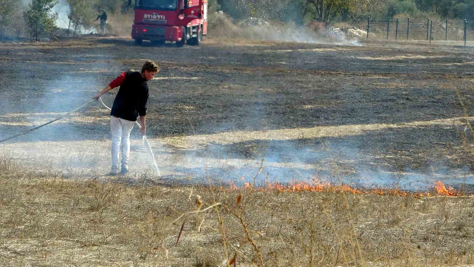 Yeniköy’de anız yangını hızlı müdahale ile söndürüldü
