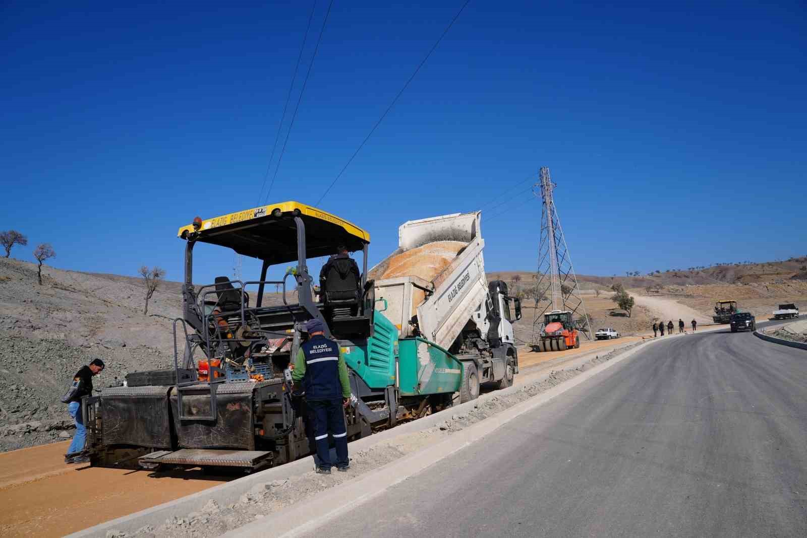 Elazığ Belediyesi, yol genişletme çalışmalarına devam ediyor
