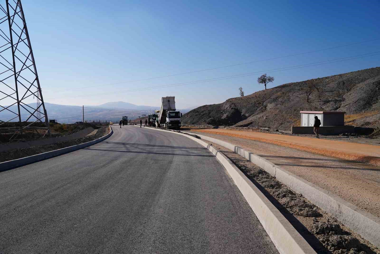 Elazığ Belediyesi, yol genişletme çalışmalarına devam ediyor
