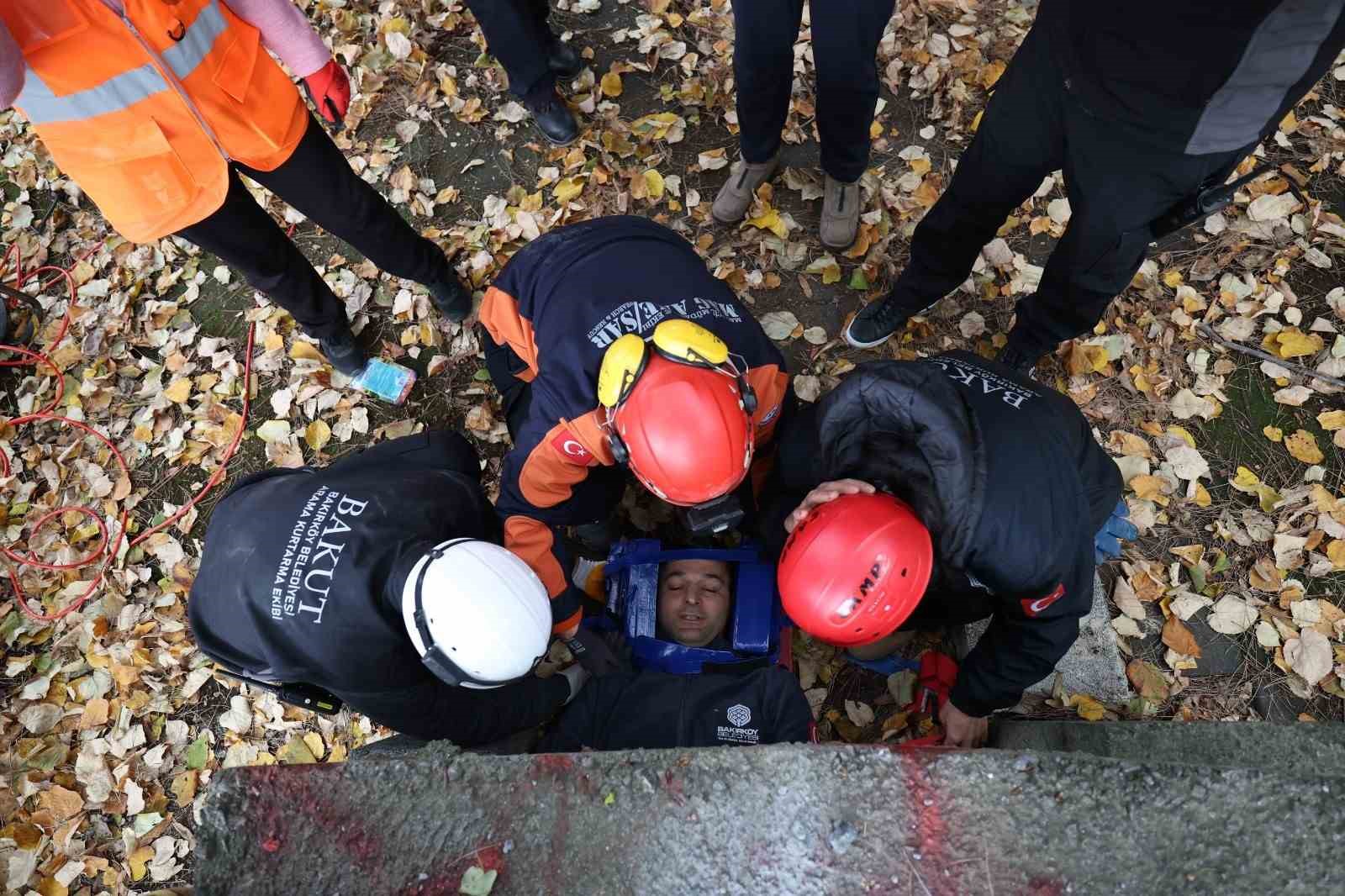 Bakırköy’de ’Afete Hazırlık Günü’nde tatbikat gerçekleştirildi
