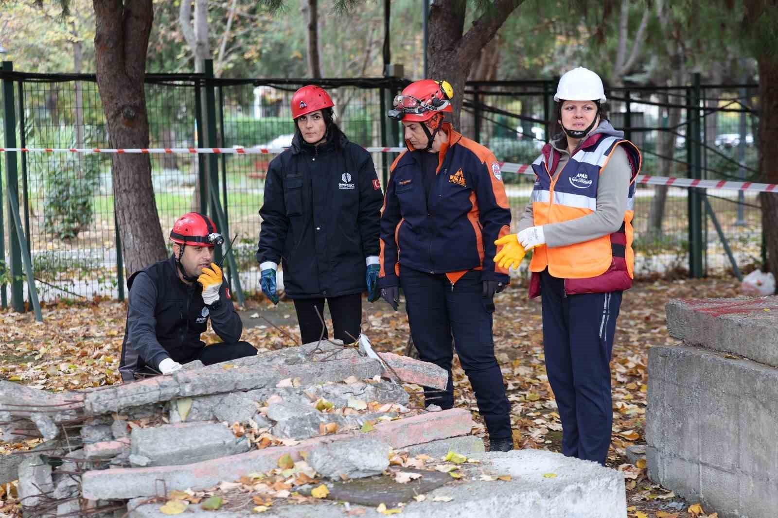 Bakırköy’de ’Afete Hazırlık Günü’nde tatbikat gerçekleştirildi
