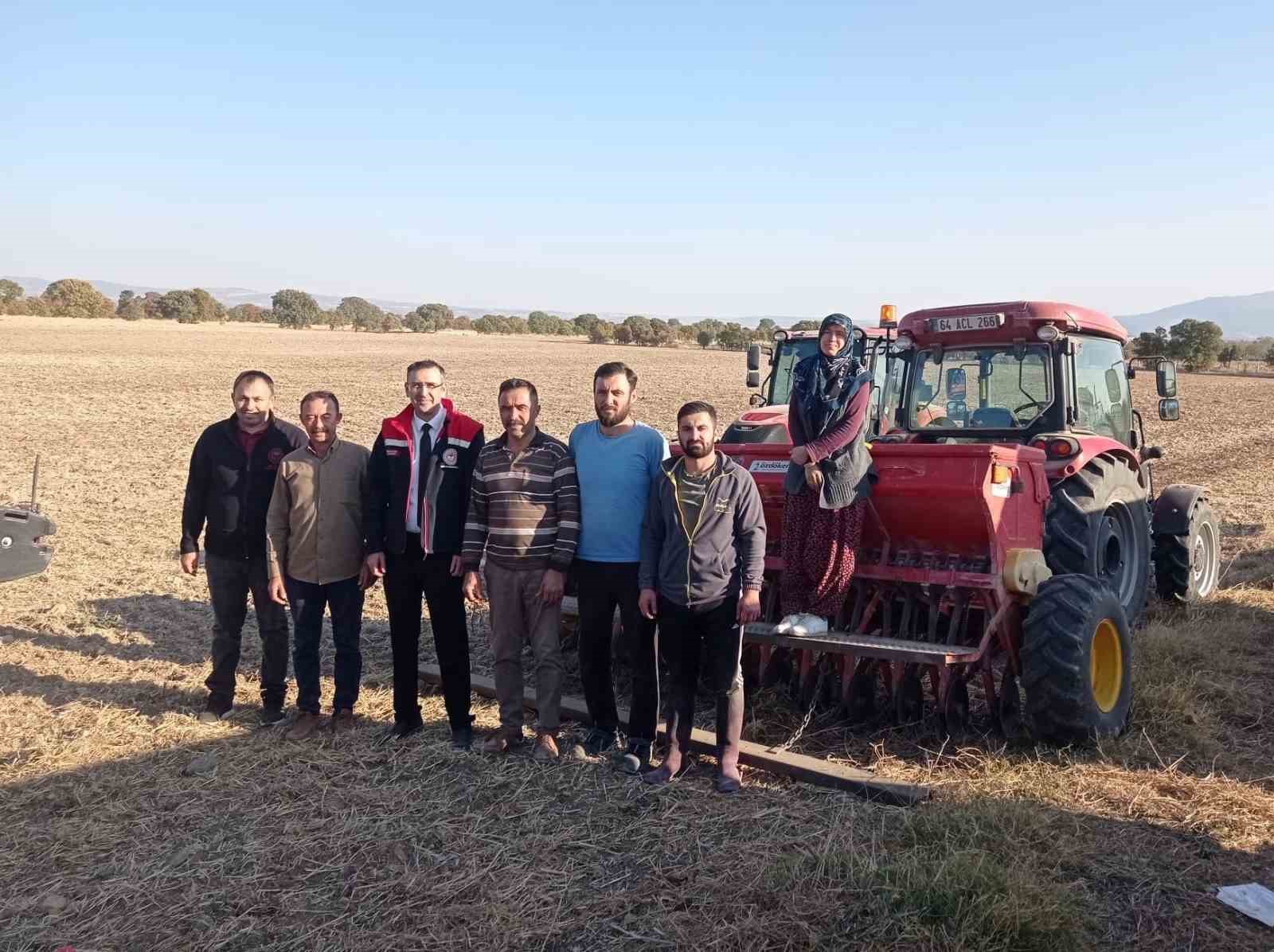 Uşak İl Tarım ve Orman Müdürü Serkan Bilir çiftçileri ziyaret etti
