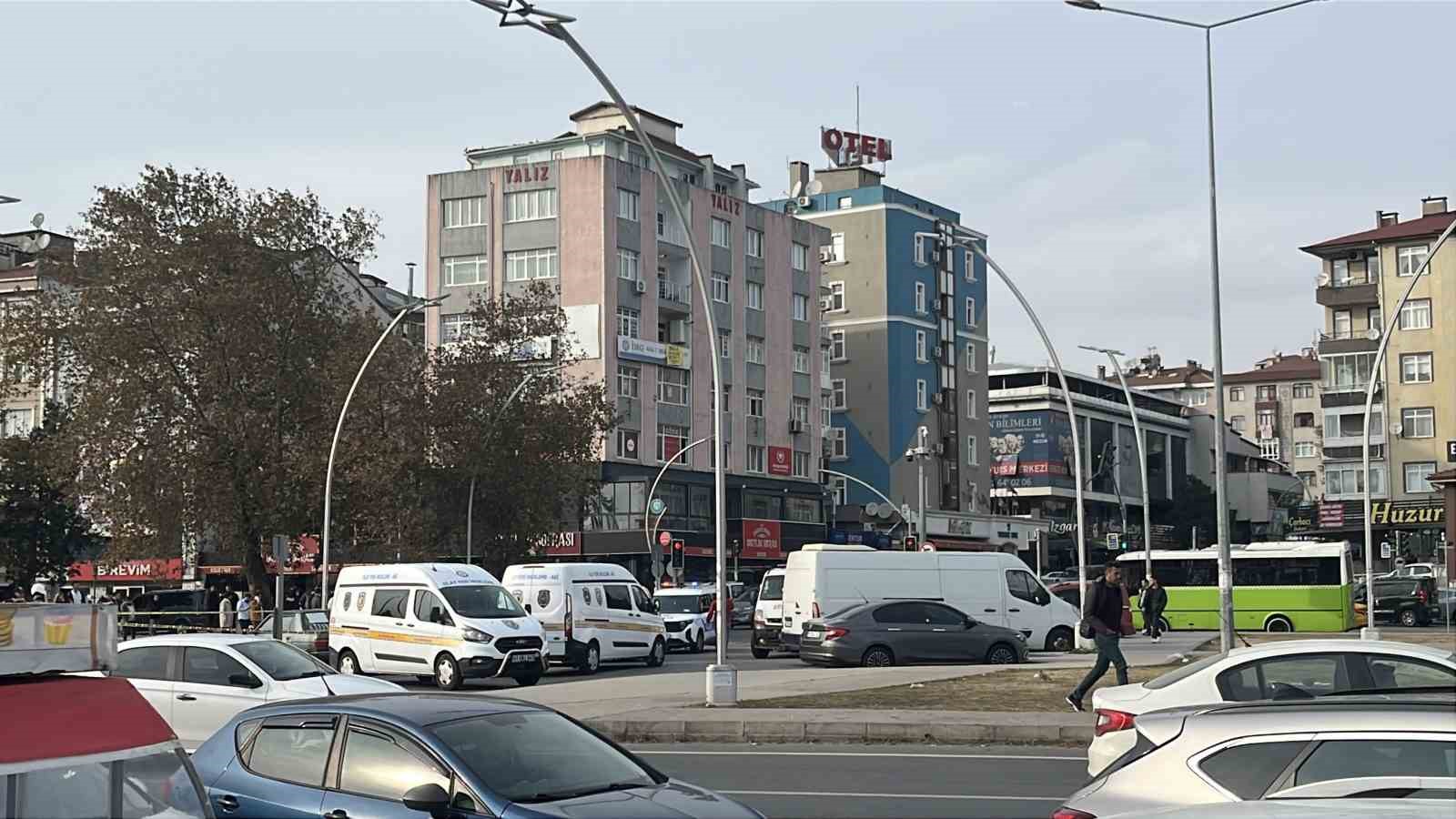 Park halindeki minibüste ölü bulundu
