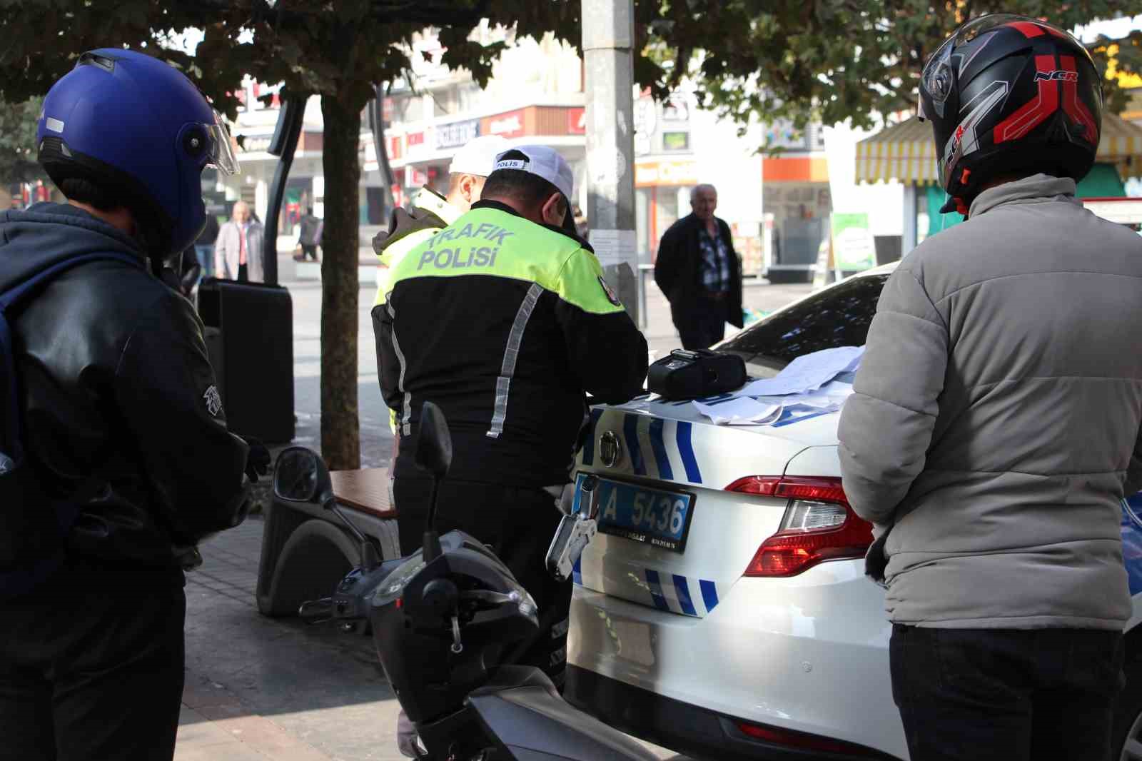 Kapalı caddeye motosikletle girenlere ceza yağdı
