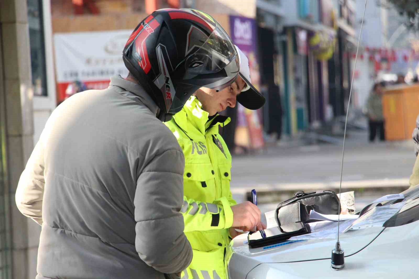 Kapalı caddeye motosikletle girenlere ceza yağdı
