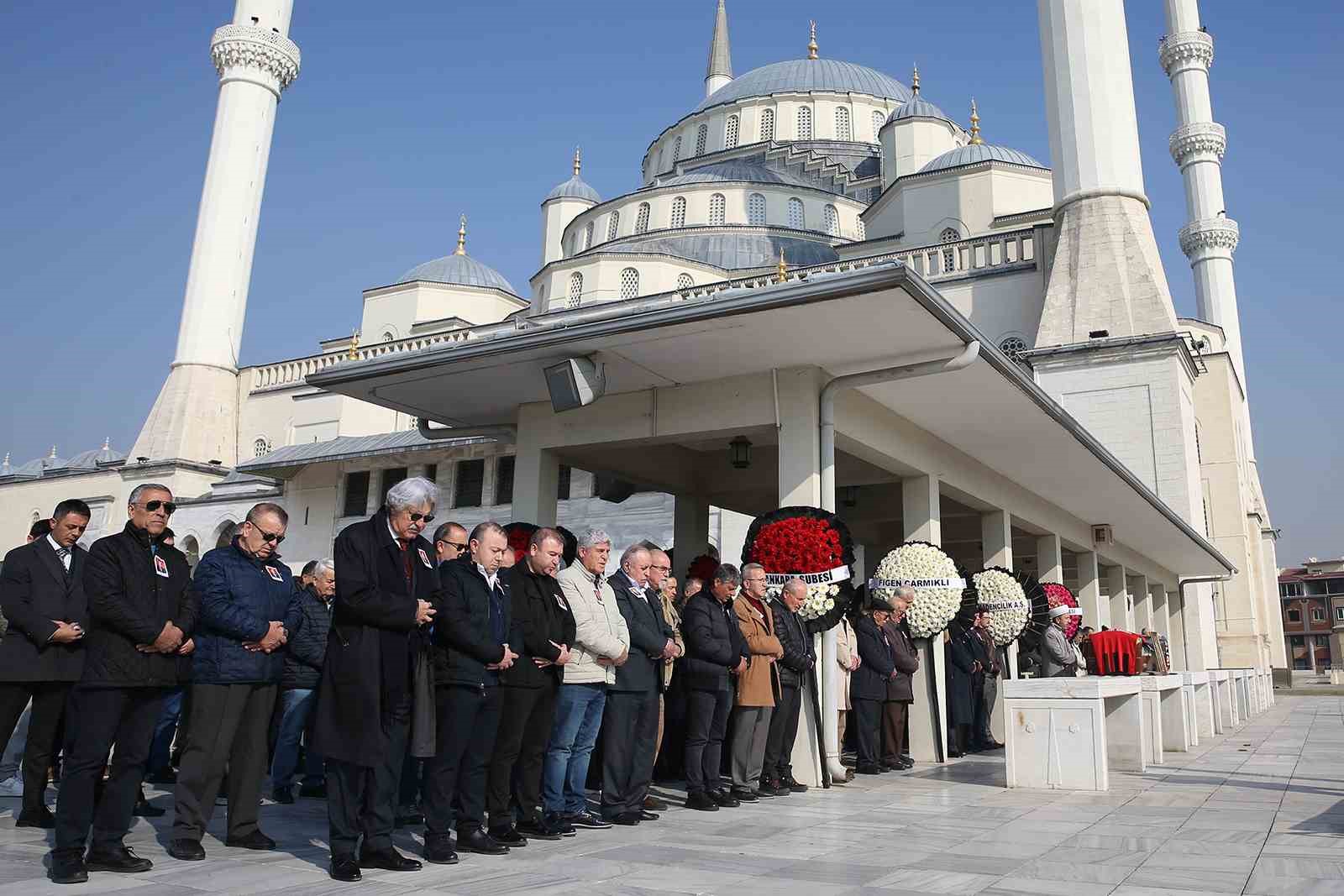 ’Rüzgarın Oğlu’ lakaplı Zeynel Soyuer son yolculuğuna uğurlandı
