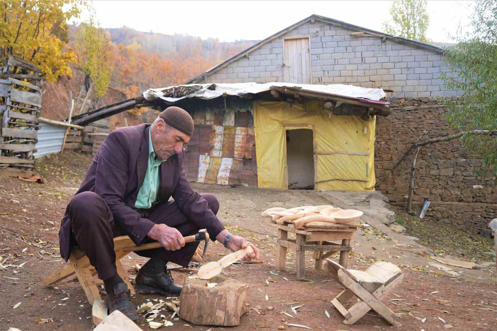 Ahşaba şekil veren usta, teknolojiye direniyor
